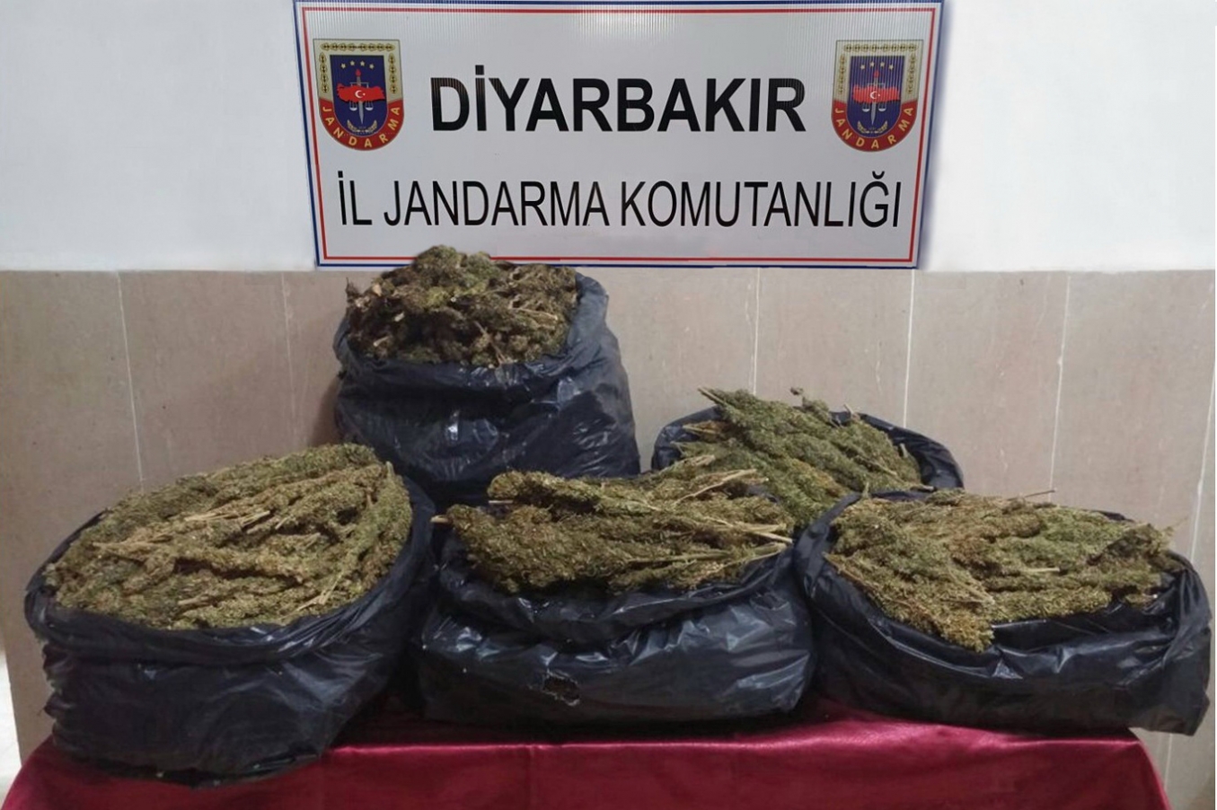 Diyarbakır’da uyuşturucu baskını
